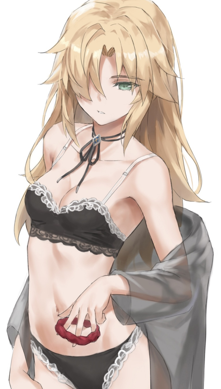 Result /files/03379_1girl_bare_shoulders_black_bra_black_panties_blonde_hair.png