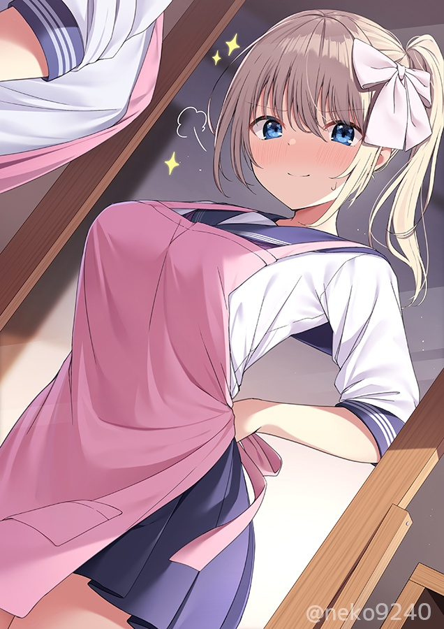 /files/08286_1girl_apron_arm_behind_back_blue_eyes_blue_sailor_collar.png