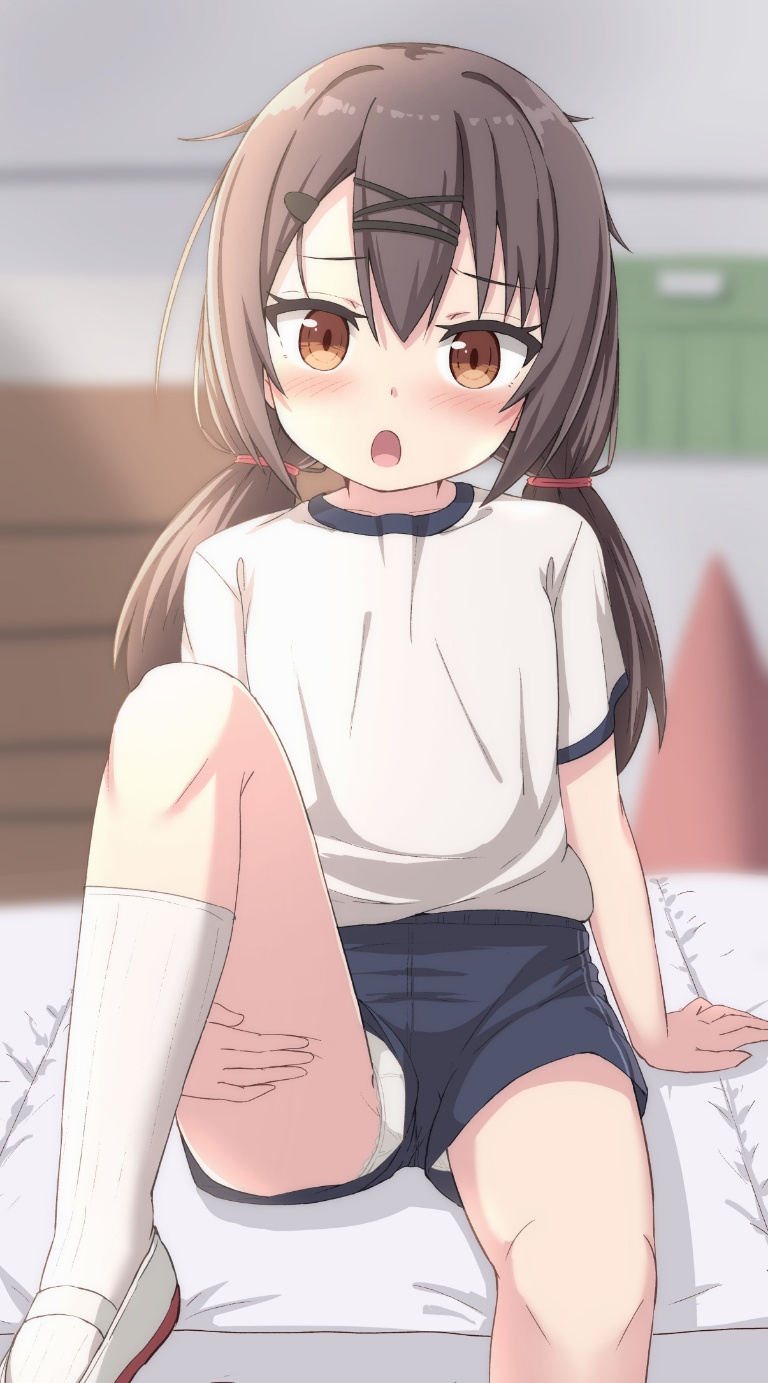 Result /files/13225_1girl_bangs_black_shorts_blurry_blurry_background.png