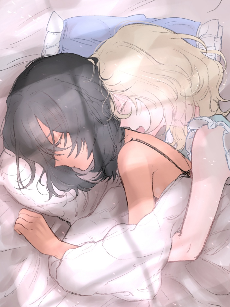 /files/16849_100zi_2girls_andou_(girls_und_panzer)_bare_arms_bed_sheet.png